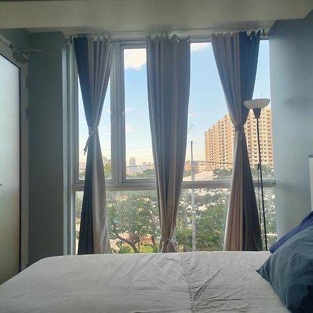 Bay Garden Club And Residences Pasay Esterno foto
