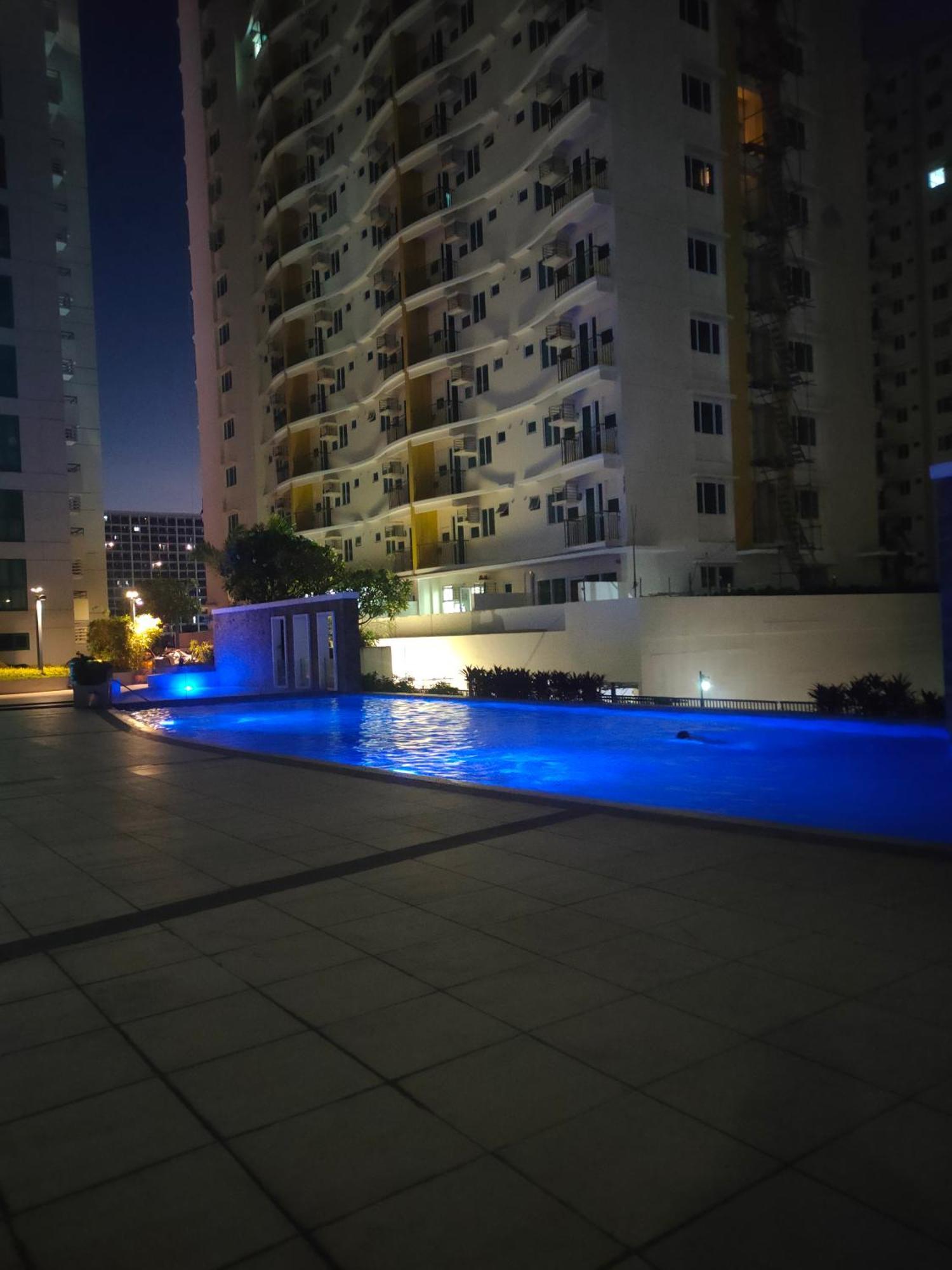 Bay Garden Club And Residences Pasay Esterno foto