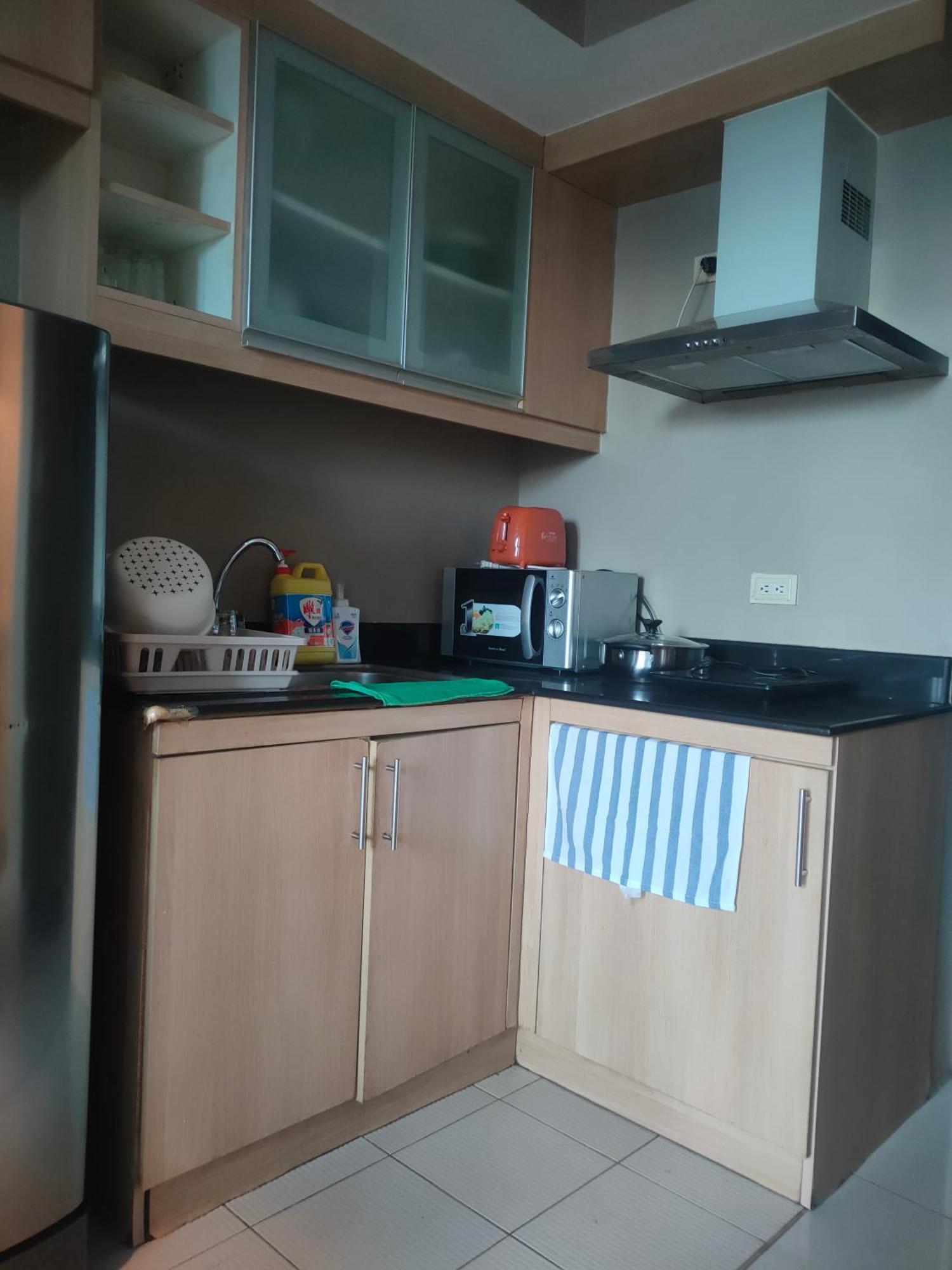 Bay Garden Club And Residences Pasay Esterno foto