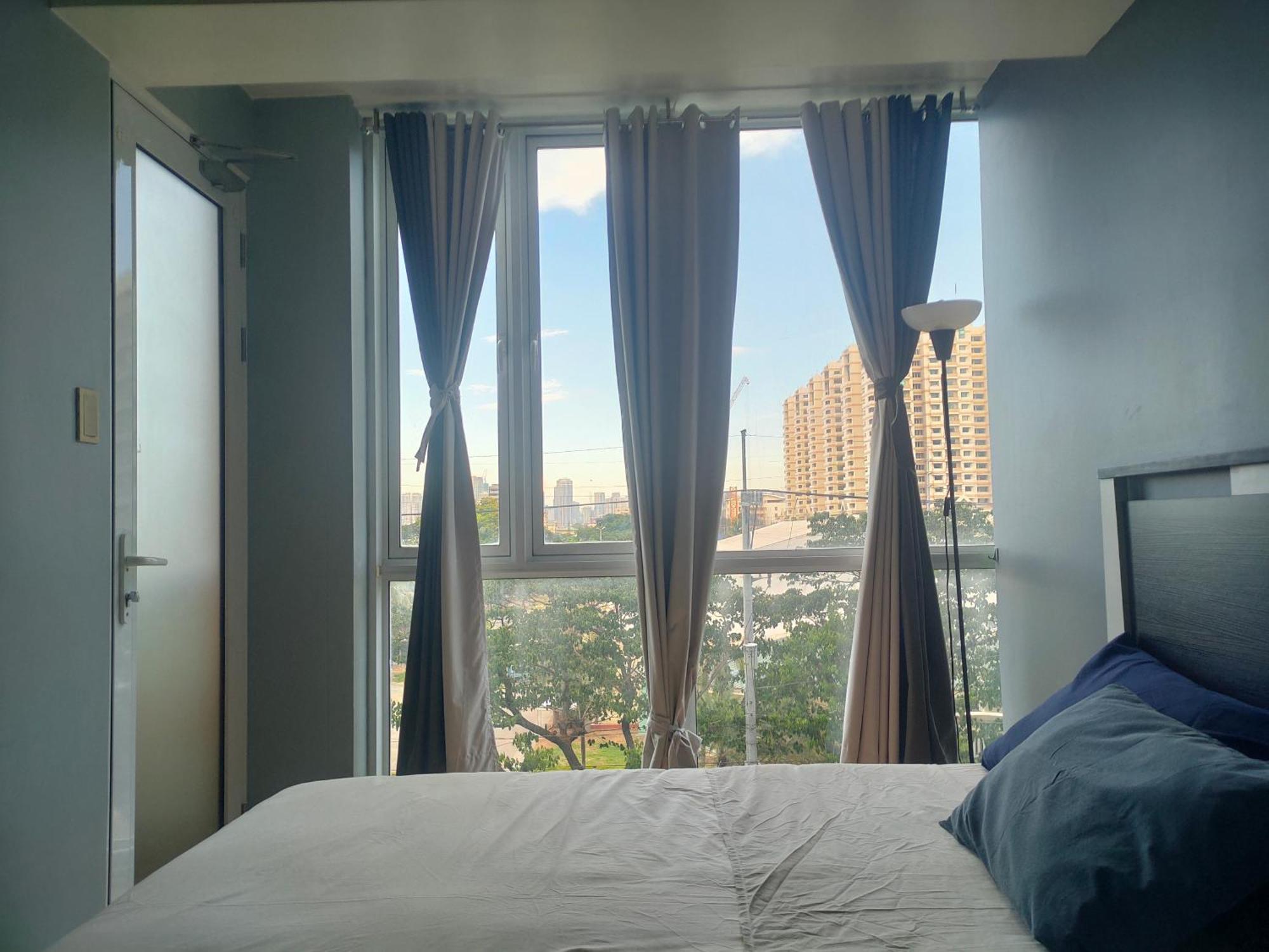 Bay Garden Club And Residences Pasay Esterno foto